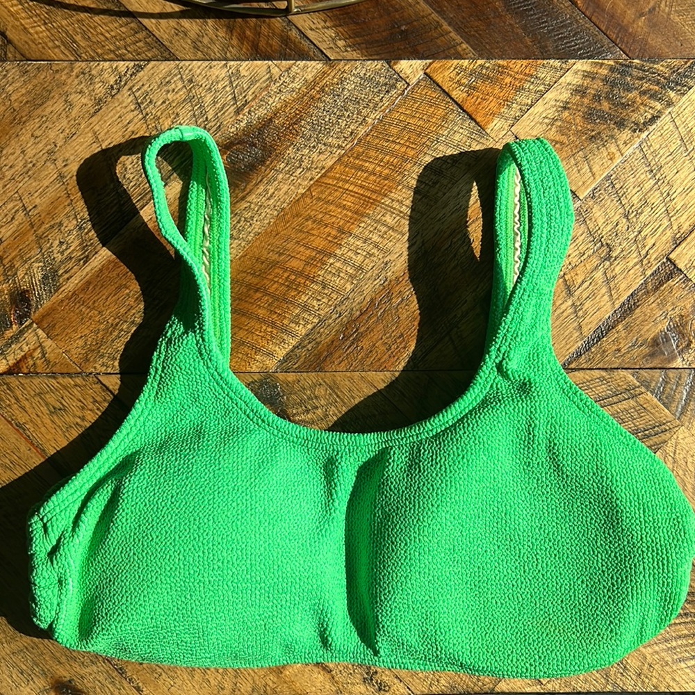 Brand new pqswim kiwi reef bathing suit top. NWT. Never worn. Size large